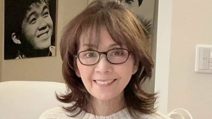 【画像7枚】「驚きました！」と反響！柏木由紀子 春色を使い2パターンの編み方で仕上げた“完成度高い”作品を見る