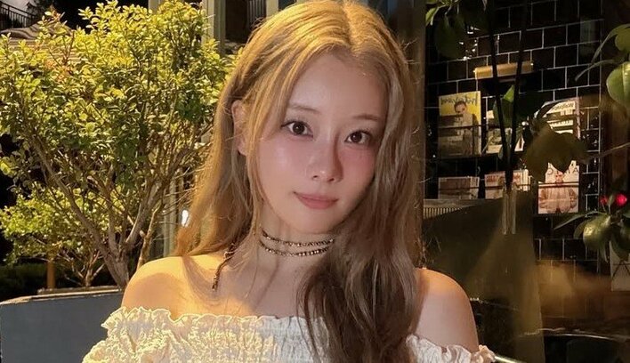 「年々若返ってる!」重盛さと美 オフショル姿での夜デート風写真が反響!ポテトを味わう大人っぽいショットに「色気ダダ漏れ」