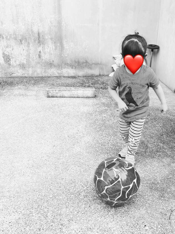 丸山桂里奈 3歳長女が帰宅後すぐにサッカーする様子を公開！しっかりと