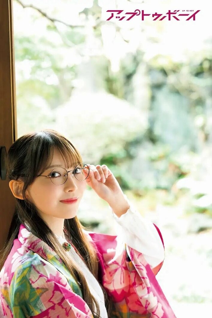 美背中あらわな大胆衣装 乃木坂46梅澤美波が表紙！卒業への思いを語る
