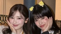 NiziU・MIIHI&RIMA 制服姿の手つなぎショット披露！韓国の遊園地を満喫する多幸感あふれる様子に「最高のにこいち」「練習生からの絆」