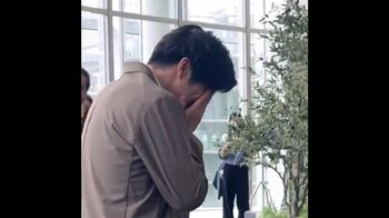 田中圭 ホッとしすぎて思わず涙…未公開カットにファン「かわちい！」「キュン♡」『ブルーモーメント』