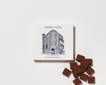 11月21日オープンの【メゾンカカオ鎌倉本店】2階は「ブランドの原点に出会う」メインフロア。100を超える生チョコレートの世界と、本店限定の新シグネチャーが誕生。