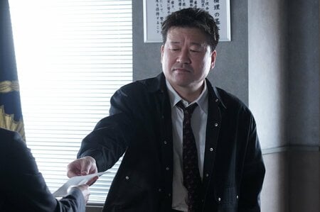 音花（月島琉衣）が逮捕！誠（佐藤二朗）は責任をとるように退職願を提出し、明日香（橋本愛）には離婚届を突きつけ…『夫婦別姓刑事』最終話予告
