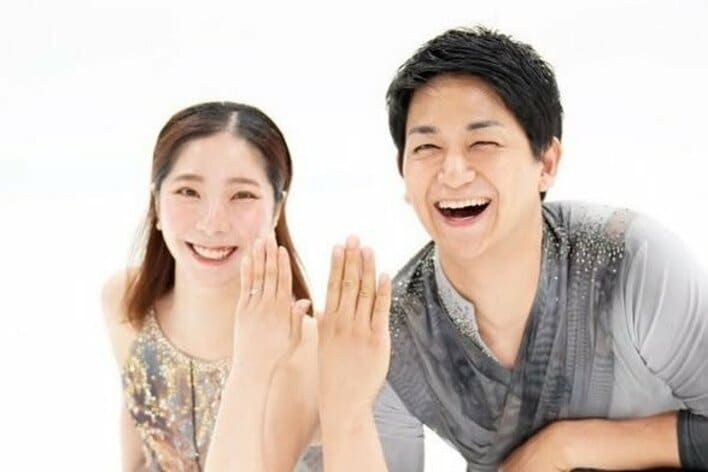 【画像6枚】“指輪が第2関節を通らない”おちゃめな笑み、“氷上ひざまずきプロポーズも　木原龍一、三浦璃来の写真を見る
