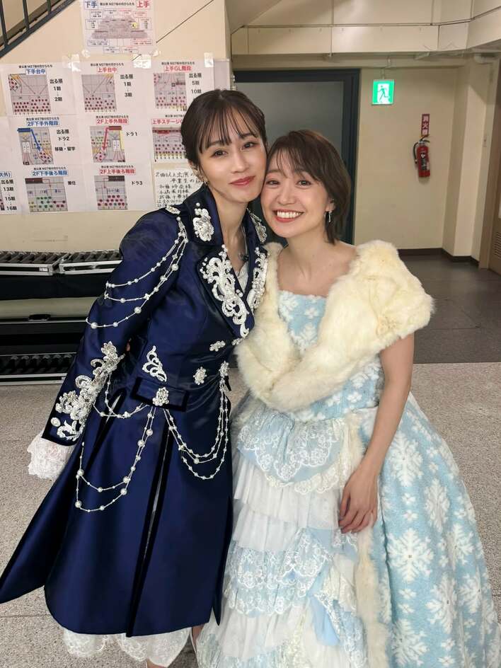 ゆう　　前田敦子セット② 史上最強のツートップ」前田敦子&大島優子 頬寄せ合った待望の2