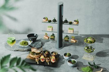 新緑の京都を“抹茶の箱庭”で堪能するアフタヌーンティー“七五三石組”を表現するテラリウム風パルフェや、愛らしい盆栽タルトなど