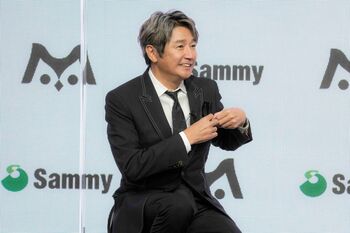 近藤真彦「お手柔らかに」とイベントに登壇！ポーカーゲームでは、まさかの大失態