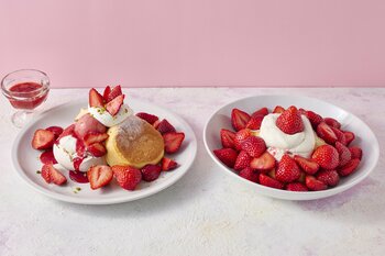 【FLIPPER’S】「スフレ×パブロヴァ」奇跡のマリアージュあまおう尽くしの贅沢スフレパンケーキ販売開始