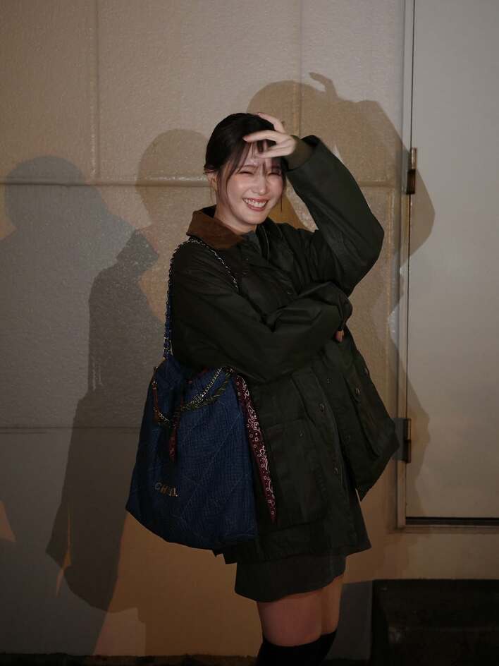 【画像6枚】「女神降臨」本田翼が公開した“絶対領域”見せの美脚際立つミニワンピ×ニーハイ私服姿を見る