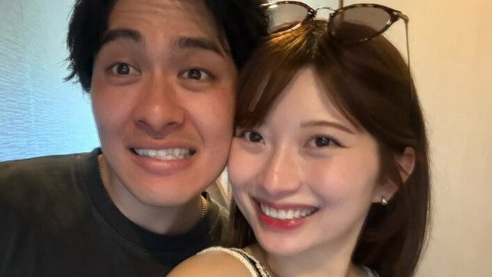 華金カップル 産前最後の家族旅行ショット公開！ふっくらお腹に手を添える姿やラブラブ感満載の様子も「どんどんお母さんとお父さんの顔に…」