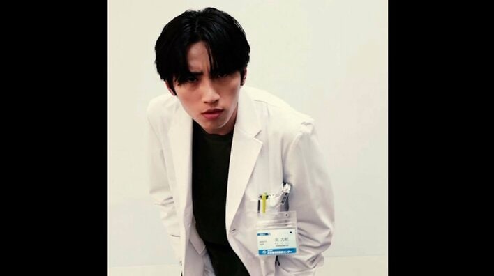 【実際の投稿】渾身のメンチ切り8連発！橋本環奈、宮世琉弥、許豊凡（INI）らの動画を見る