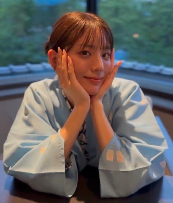 貴島明日香 脇腹見える芸術的な白ワンピース姿！ドキドキな浴衣姿も