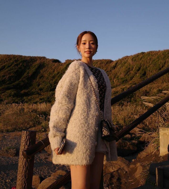 自然界隈の女神」中町綾 大自然に囲まれた”まるで雑誌の1ページ