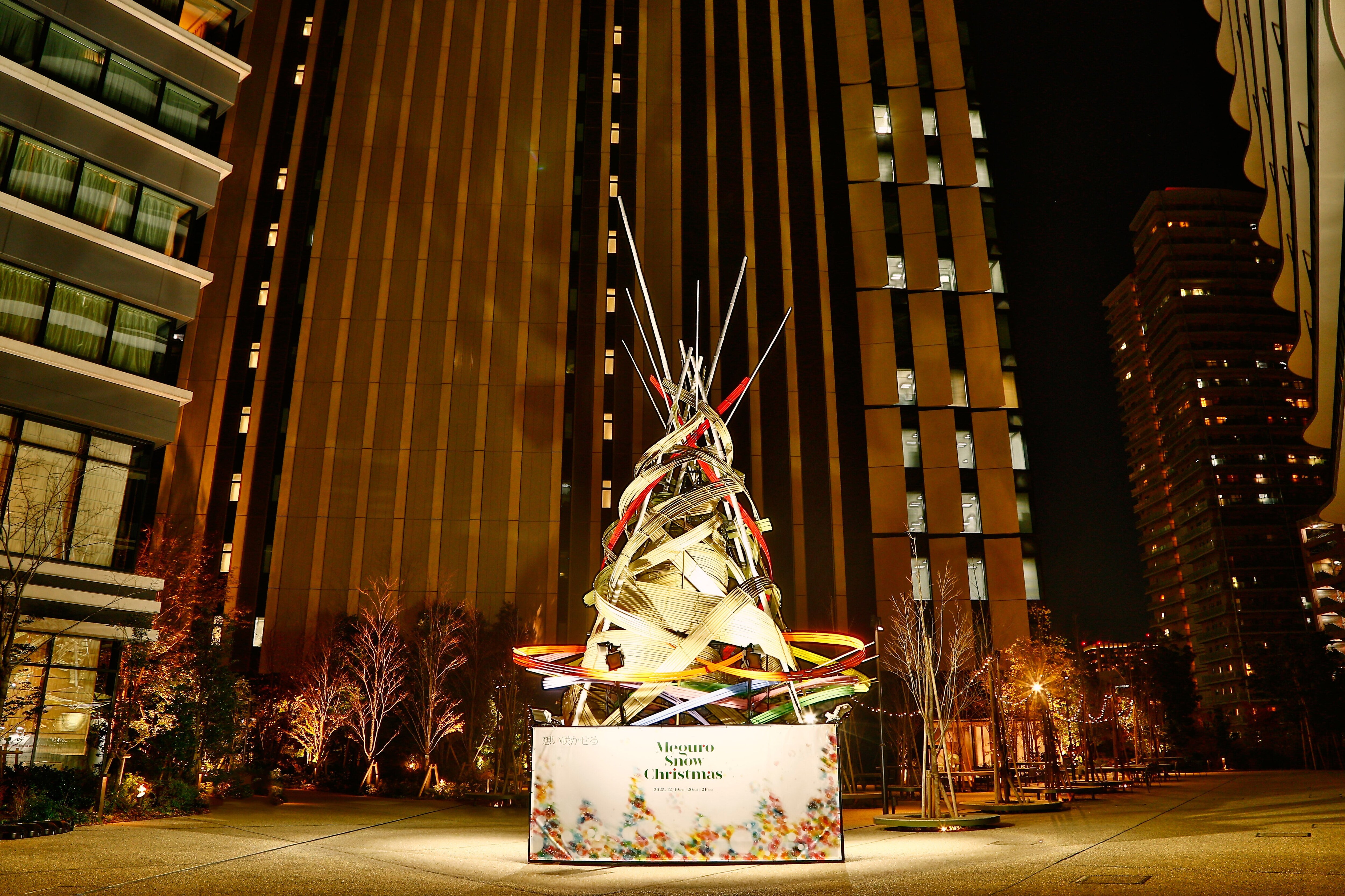 いけばな草月流が手がける山本寛斎事務所プロデュースのシンボルツリー