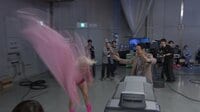 ZAZY イヤミなやつ→いいやつへのキャラ変を目指し笑顔のアピールも、最後はピンクの衣装を脱ぎ捨て大暴走『マルコポロリ！』
