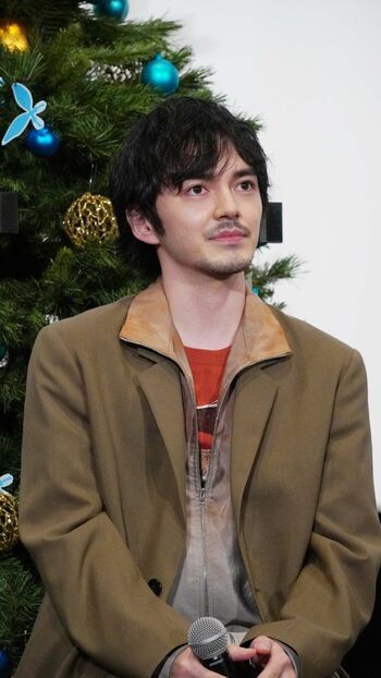 林遣都 小松菜奈と並んで写真を撮られるのは苦手？ 「素人が紛れ込んでいる」