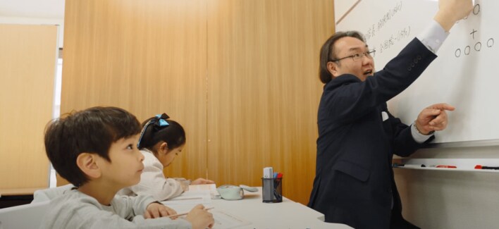 早慶ゼロワン、「20時30分までに学習完結」「22時就寝」を全教室で本格導入