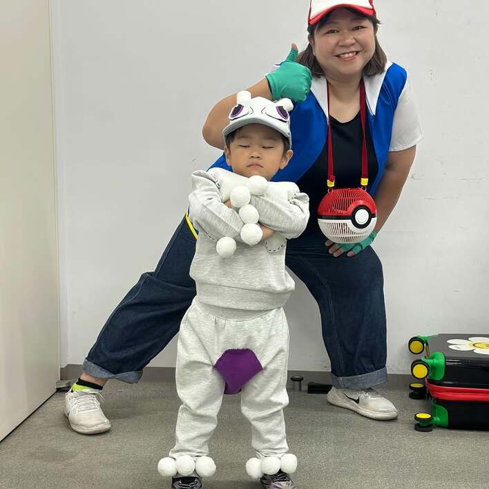 【画像10枚】「想像以上に大作」やしろ優&3歳息子の手作り“ポケモン”仮装で決めポーズをする姿を見る