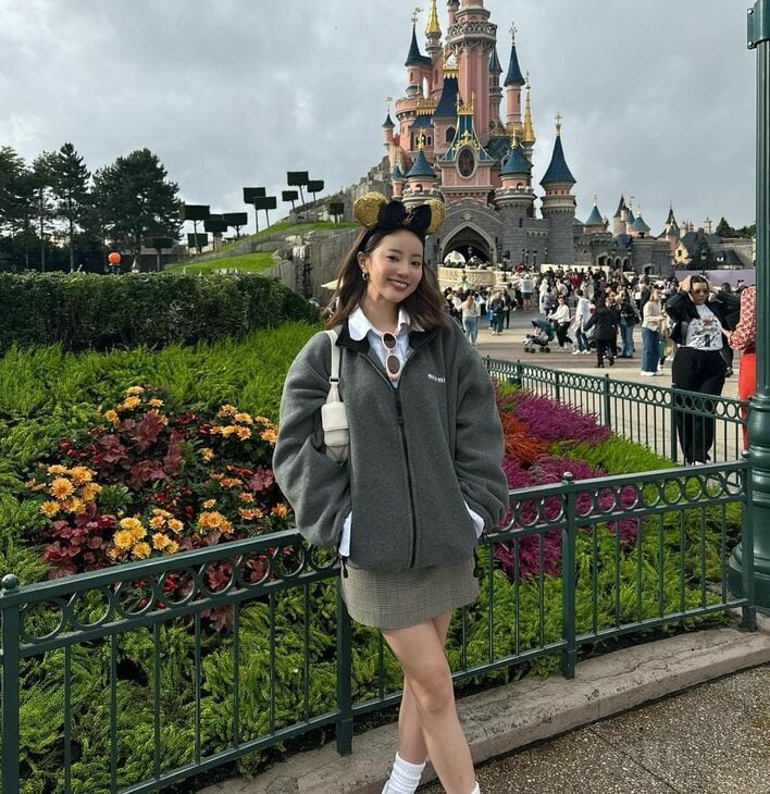 まって！可愛すぎる！」中町綾 とうあとパリディズニー満喫！制服の