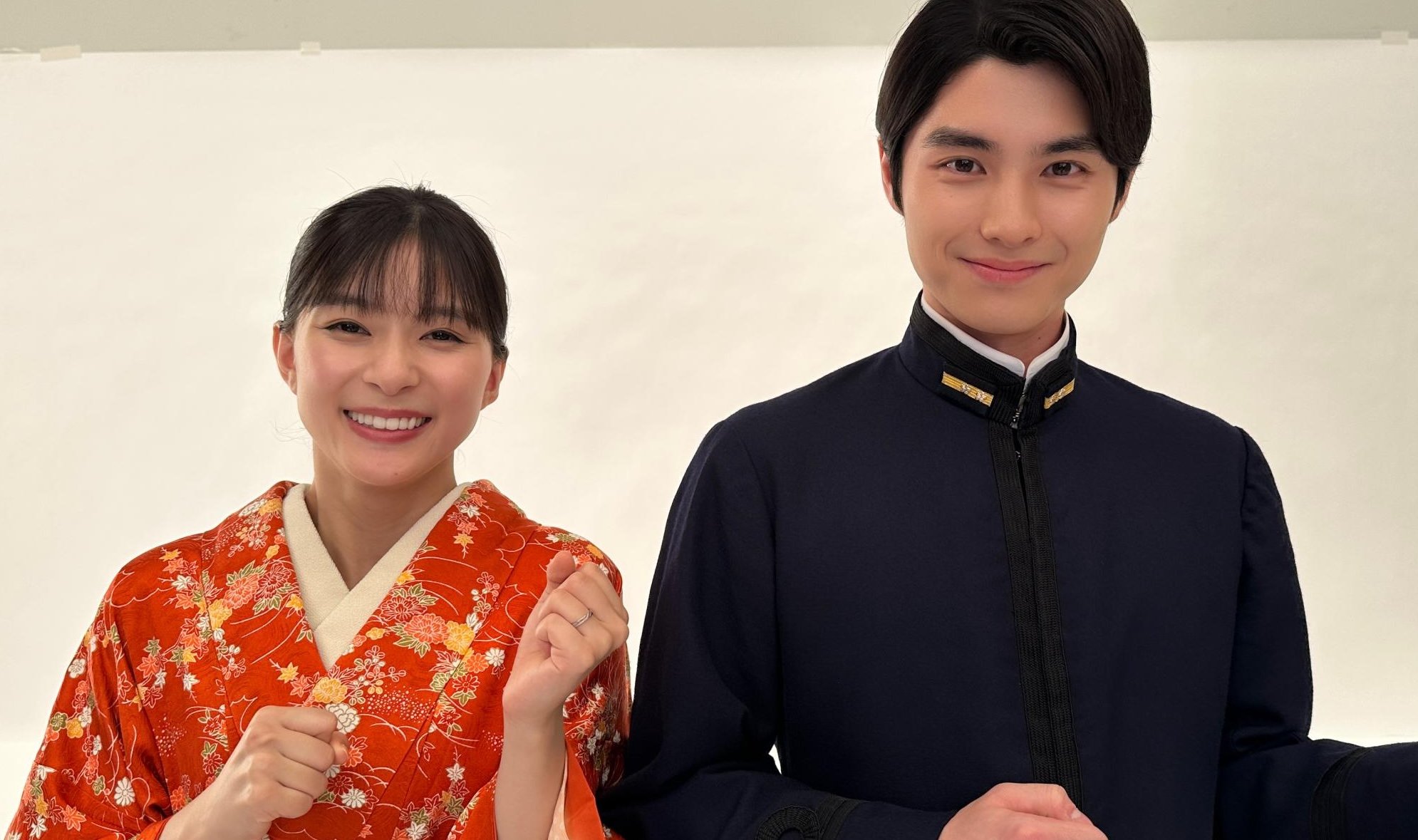 芳根京子＆本田響矢が非公式“日和ポーズ”！芳根が“考案者”本田を見上げ