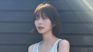長濱ねる 故郷・五島列島の海に“プカプカ”浮遊ショット披露！大自然と一体となる気持ち良さそうな姿から一転…陸で見せた謎の完全防備