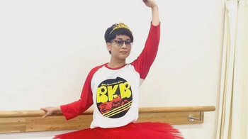 “神足の持ち主”ピン芸人BKB チュチュ姿で“バレエデビュー”！指先つま先まで美しく伸びたポーズに「めっちゃきれいでびっくり」「羨ましすぎる甲」
