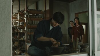 鈴鹿央士さんが初の陶芸家役に挑戦 SUENAGAグループ新CM『陶芸家の青年』篇公開 昨年に続き注目の若手俳優・野内まるさんと共演