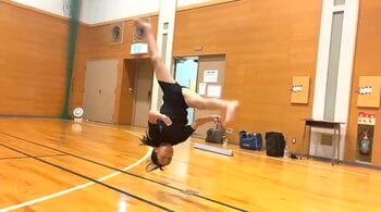 津市で「はじめてのアクロバット体験キャンペーン」を開催。小学生以上の初心者を対象に新たな挑戦を応援