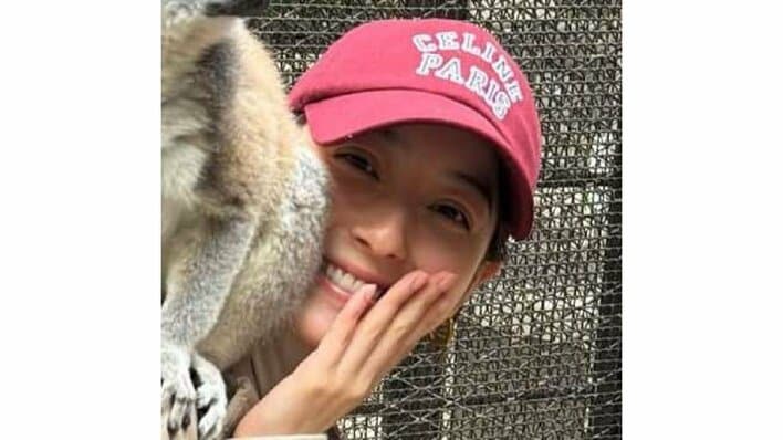 2児の母・佐々木希 子どもたちとのお泊まり旅行を満喫！肩にちょこん…キュートな動物との密着ショットに「素敵な家族時間」「幸せそう」