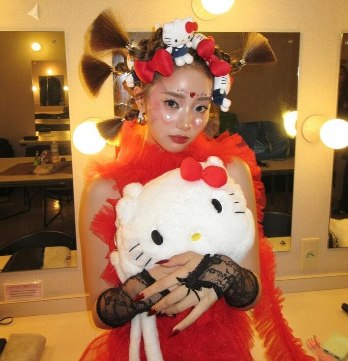 キティラファエロ 頭がハローキティまみれ！？中町綾 斬新すぎるヘアスタイルを公開