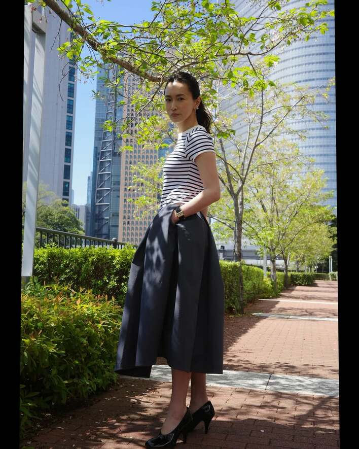 長谷川京子 上品なマリンコーデに「スカートが何ともステキ」と反響