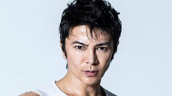 武田真治が炭治郎の宿敵・猗窩座に！？髪色から瞳の色まで完全なりきりショット披露 自身の体生かしたコスプレに「そっくりすぎ」