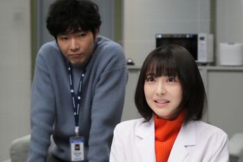 時は流れ、白夜（浜辺美波）は医師を目指し勉強中『ドクターホワイト』特別編予告