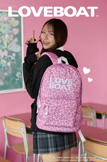 LOVEBOATより、定番ロゴ「デイパック」が登場！
