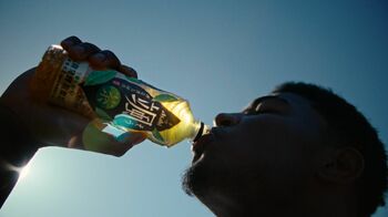 八村塁 緑茶の新CMが放映開始！「アメリカでも日本食を食べるときに飲んでいる」