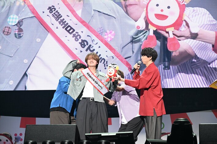 【写真23枚】アツいステージで沸かせたMAZZELのライブ写真&舞台裏ショットを見る