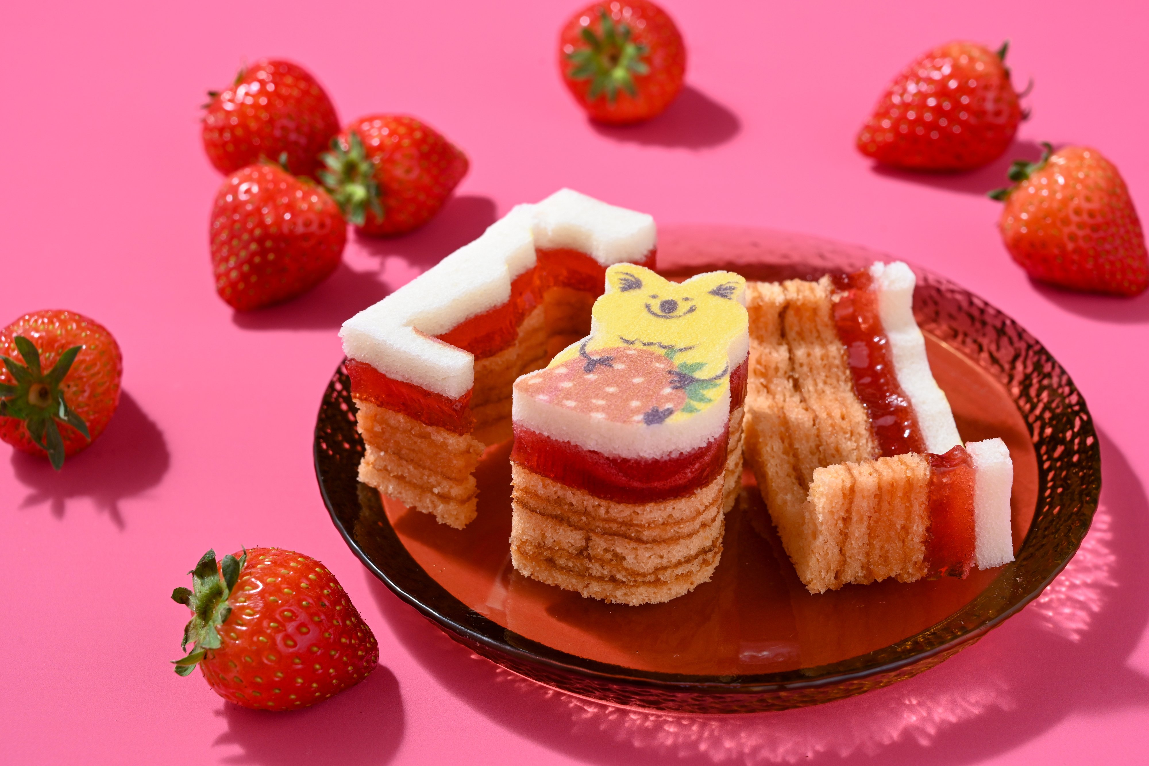特別ないちご、あげよっか” あまおうゼリーとバウムが出会った