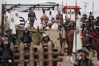 「海老蔵の信長をどう見せるか」美術スタッフの技術の粋を結集させた『桶狭間』