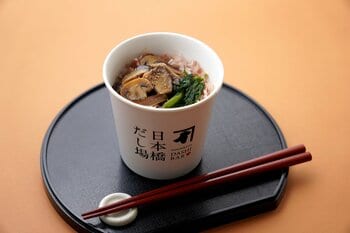 香ばしいきのこと濃厚バターで秋の訪れを感じる！「きのこバターのせかつぶしめし」「日本橋だし場 本店」にて2026年10月1日より期間限定販売