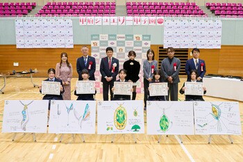 甲府ジュエリーアンバサダーのMINAMIが『宝石のまち甲府　甲府ジュエリー甲子園2026』にスペシャルゲストとして登壇。「どの作品も全部欲しいと思うくらい素敵でした！」と語る。