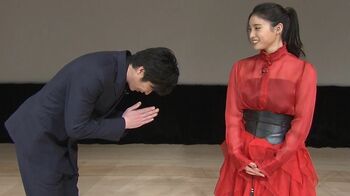 土屋太鳳は“神”！？「僕のすさんだ心が救われる」と田中圭が拝む