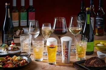 【ホテルグランヴィア岡山】氷点下ビールや豪快ステーキを味わう。夏のごちそうとアイラウイスキーが彩るビアホール