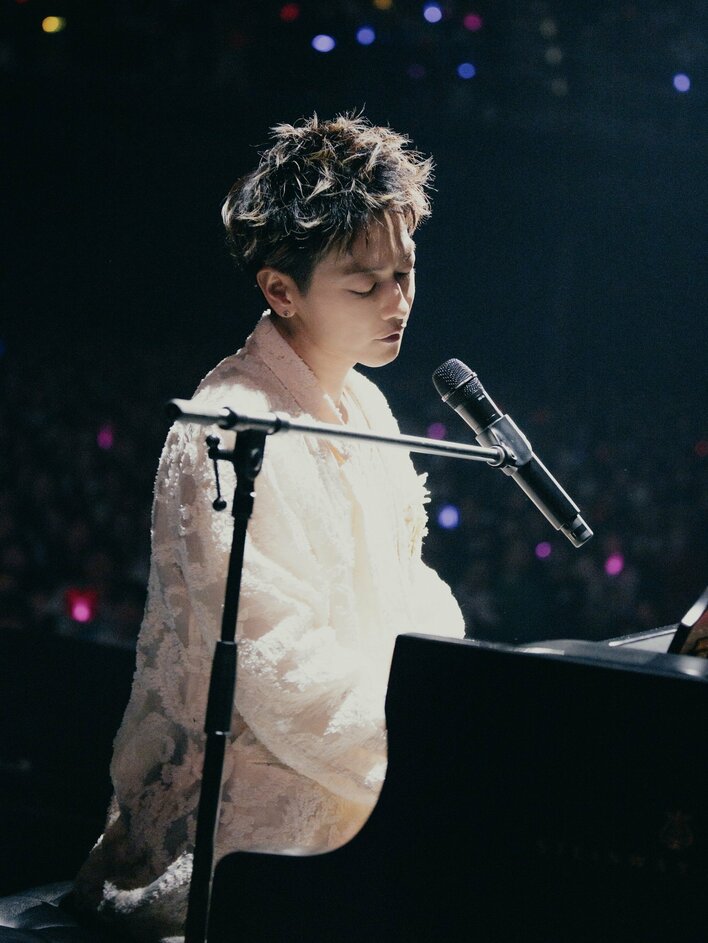 【写真】弾き語りも！佐藤健デビュー20周年ファンミーティングの写真を見る