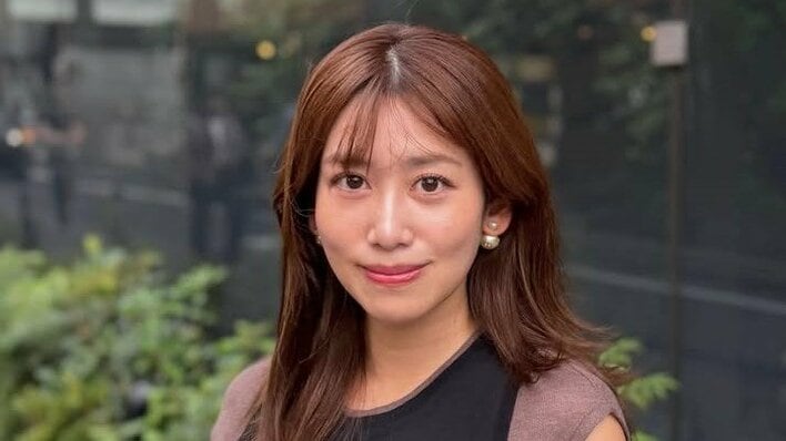 中川安奈 ボディーライン際立つタイト黒コーデを披露！スカートからスラリとした美脚が透ける大人フェミニンスタイルに「最高に魅力的」