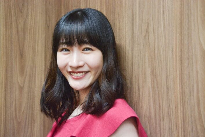 岸本理沙アナが花束を抱えてふんわり笑顔！「25年間で1番長い1年だった 
