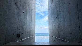 沖縄に新名所誕生へ！天空と海がつながるプライベートサウナヴィラ。インフィニティ露天風呂で極上の“ととのい”を味わえる1棟貸切ヴィラ「MERIVAS MOTOBU」始動！