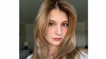 「綺麗な角度」マギー 引き締まった美ボディー際立つ姿を披露！真剣な表情のトレーニングショットに反響「少し焼けてる？！」