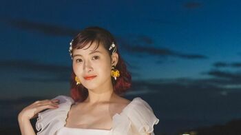 「絵になりすぎる」村上佳菜子　宮古島でのウエディングドレス姿を公開！夫との手つなぎショットや念願のディズニー『モアナ』ショットも！？