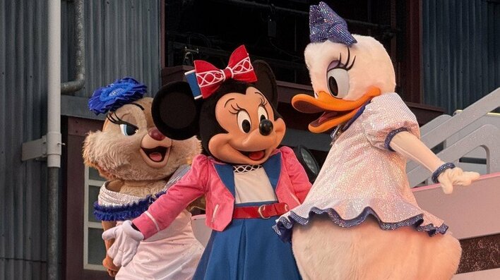 【画像25枚】ディズニーシーで開催された『ジャンボリミッキー』アレンジされた新ダンスフェスの写真を見る